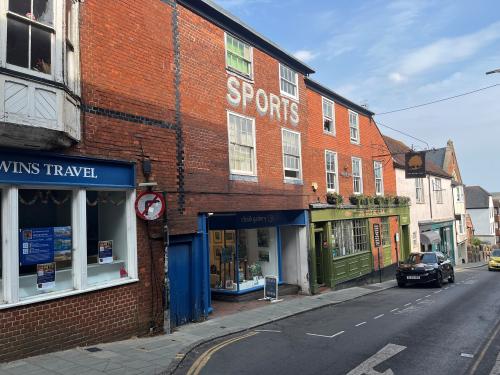 2 Station Street, Lewes, BN7
