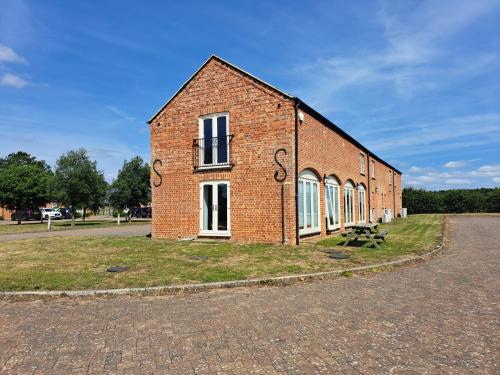Unit 7, Moulsoe Business Centre, Cranfield Road, Moulsoe, Newport Pagnell, MK16