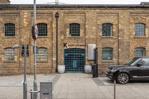 Unit R2 Warehouse K, 2 Western Gateway, Victoria Dock, London, E16