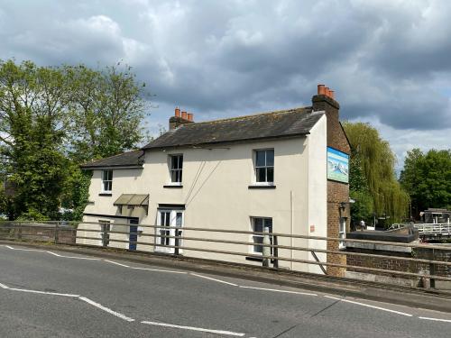 Suite 3 Batchworth Lock House, 99 Church Street, Rickmansworth, WD3