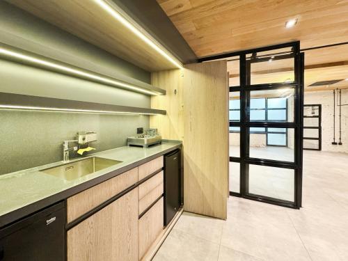 83 Mortimer Street, Fitzrovia, London, W1W