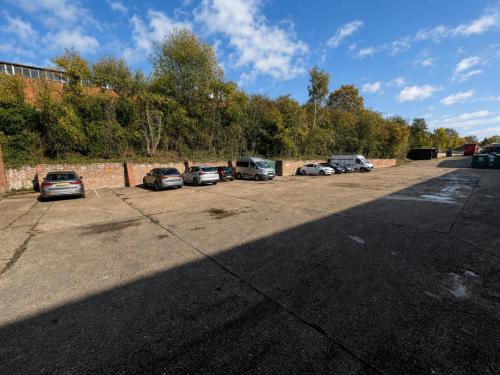 Unit E Riverside Court, Wharf Way, Glen Parva, Leicester, LE2