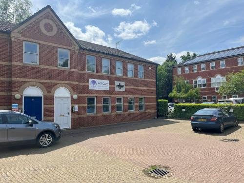 12 Gleneagles Court, Brighton Road, Crawley, RH10