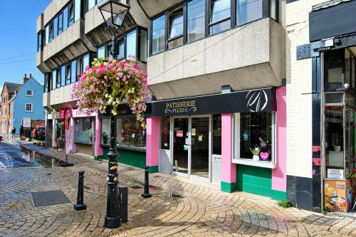32 Hill Street, Poole, BH15