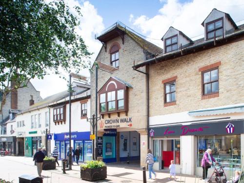 Units 3,4,32, Crown Walk by M, Sheep Street, Bicester, OX26