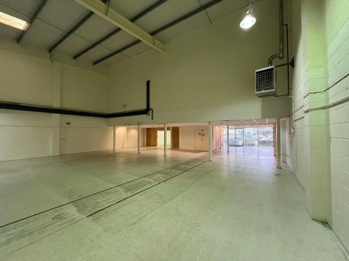 Unit 17, Denvale Trade Park, Crawley, RH10