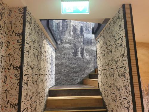 47 New Oxford Street, Covent Garden, London, WC1A