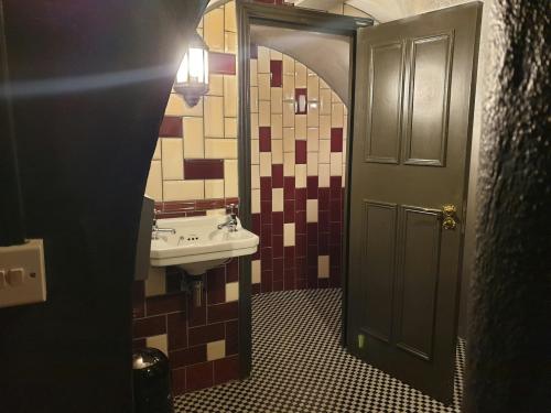 47 New Oxford Street, Covent Garden, London, WC1A