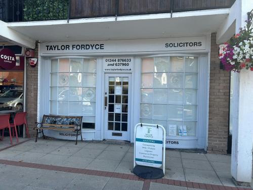 61 Chobham Road, Sunningdale, SL5