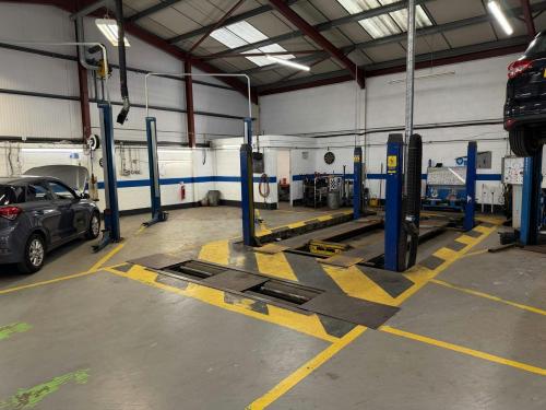unit 2 & car showroom, White Lund Industrial Estate, Fellgate, Morecambe, LA3