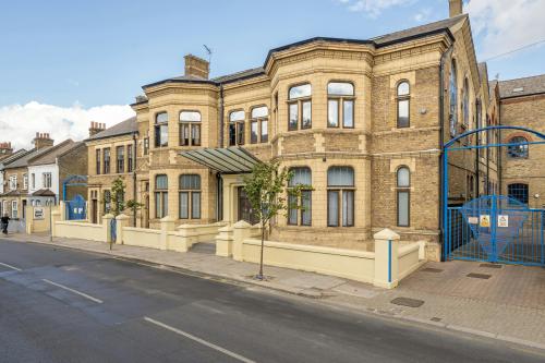 9 & 19 Linen House, 253 Kilburn Lane, Queens Park, London, W10