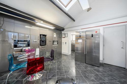 9 & 19 Linen House, 253 Kilburn Lane, Queens Park, London, W10