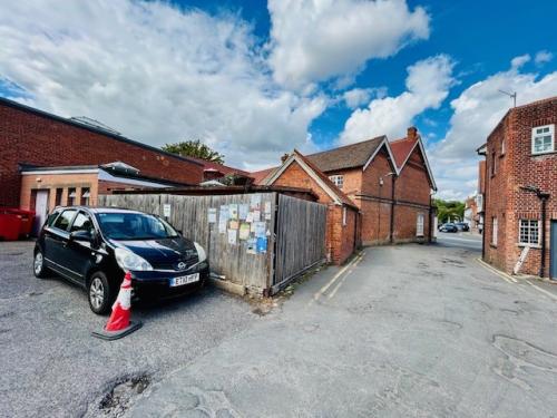 4 The Square, Pangbourne, Reading, RG8