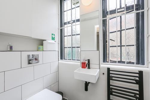 St Alphege Hall, Kings Bench Street, Southwark, London, SE1