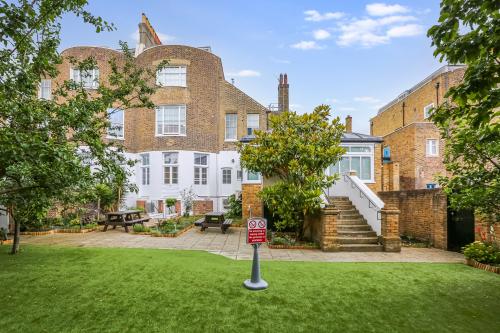 373-375 Clapham Road, Clapham, London, SW9