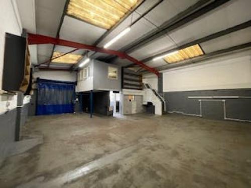 Unit 4, Longshot Industrial Estate, Bracknell, RG12
