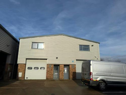 Unit 8, Park Gate Business Centre, Chandlers Way, Southampton, SO31