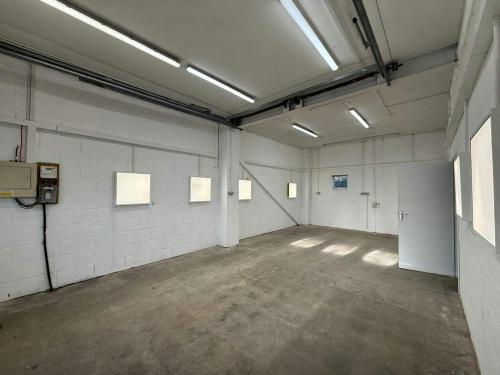Unit 8, Park Gate Business Centre, Chandlers Way, Southampton, SO31
