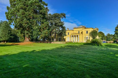 Upton Hall, Main Street, Newark, NG23