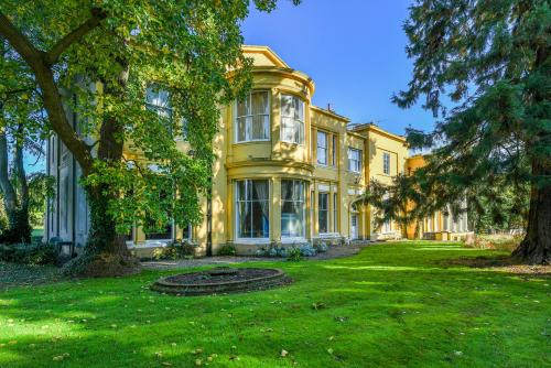 Upton Hall, Main Street, Newark, NG23