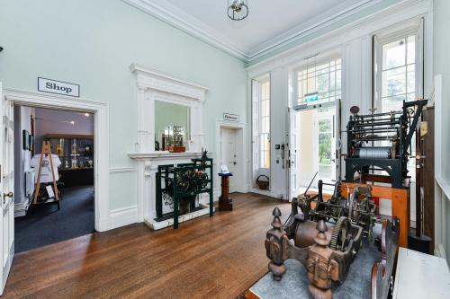 Upton Hall, Main Street, Newark, NG23