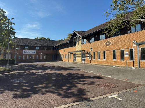 Unit 3B-F, Cornbrash Park, Bumpers Farm, Chippenham, SN14