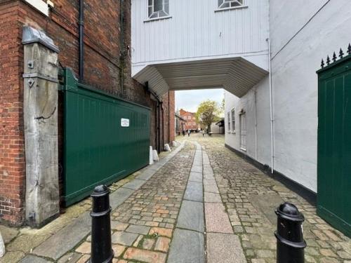 The Old Boiler House, Brewery Courtyard, Draymans Lane, Marlow, SL7