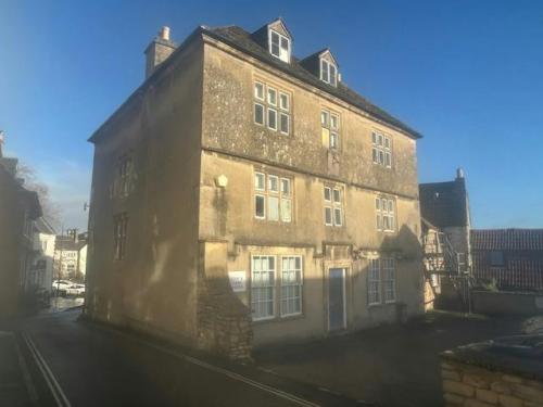3 Market Hill, Calne, SN11