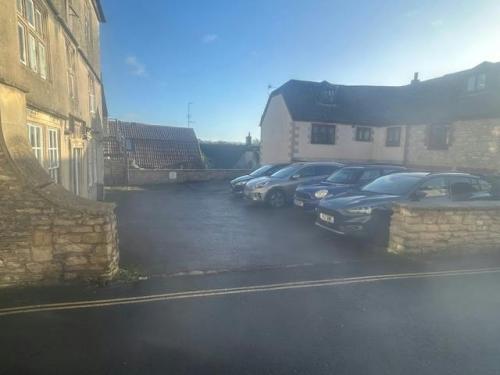 3 Market Hill, Calne, SN11