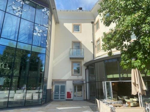 Gloucester Chambers, Jubilee Square, Woking, GU21