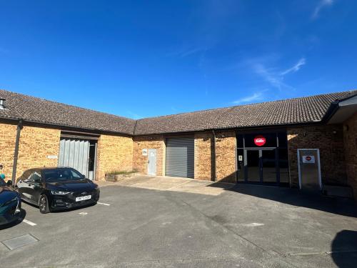 Unit 25B, Knowl Piece, Hitchin, SG4