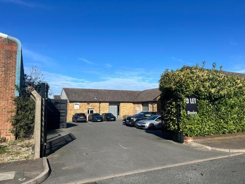 Unit 25B, Knowl Piece, Hitchin, SG4