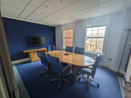 11 Windsor Street, Chertsey, KT16