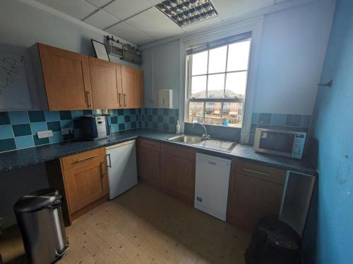 11 Windsor Street, Chertsey, KT16