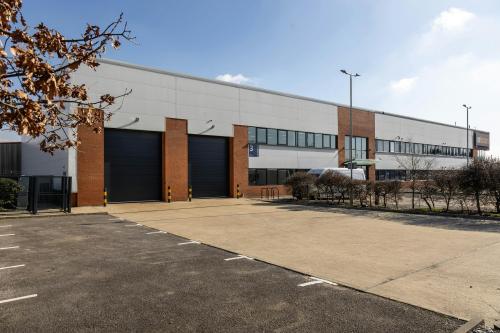 Unit 3, Links Industrial Estate, Popham Close, Hanworth, TW13