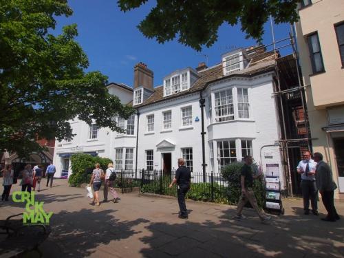 14 Carfax, Horsham, RH12