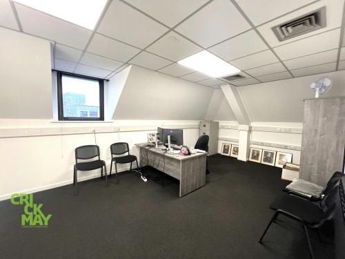 14 Carfax, Horsham, RH12