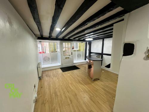 11 Market Square, Horsham, RH12