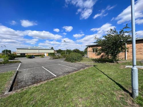 Moulton College, Chelveston Road, Higham Ferrers, Rushden, NN10