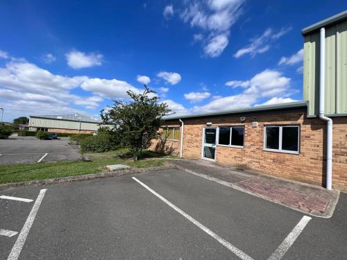 Moulton College, Chelveston Road, Higham Ferrers, Rushden, NN10
