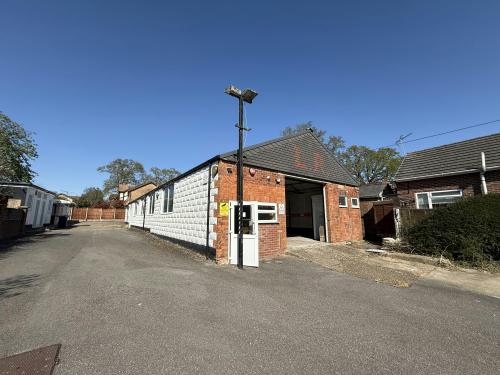 10 Lovedean Lane, Waterlooville, PO8
