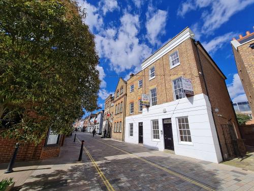 Thames House, 5-6 Church Street, Twickenham, TW1
