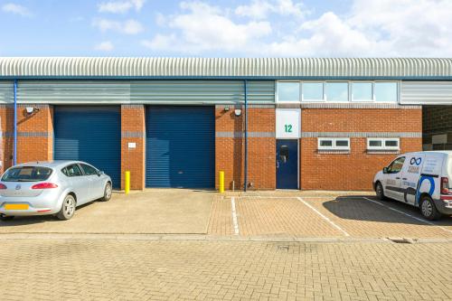 Unit 12, Vale Industrial Estate, Southern Road, Aylesbury, HP19