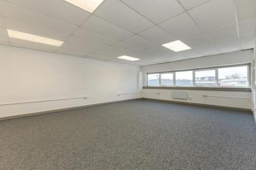 Unit 12, Vale Industrial Estate, Southern Road, Aylesbury, HP19