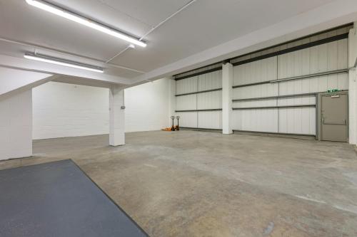 Unit 12, Vale Industrial Estate, Southern Road, Aylesbury, HP19