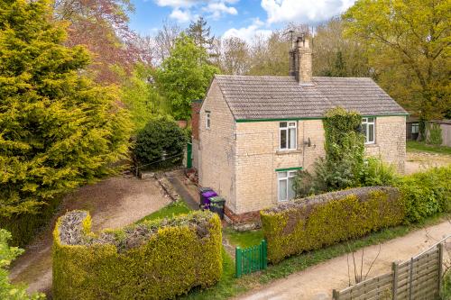1 Rowston Cottages, Main Street, Lincoln, LN4