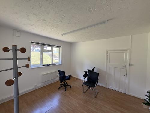 Suites 5, 6 & 8-10, Hobbs Industrial Estate, Eastbourne Road, Lingfield, RH7