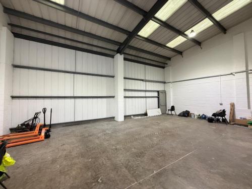 Unit 12, Vale Industrial Estate, Southern Road, Aylesbury, HP19