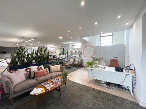 8 & 9 Waterloo Court, 10 Theed Street, Southbank, London, SE1