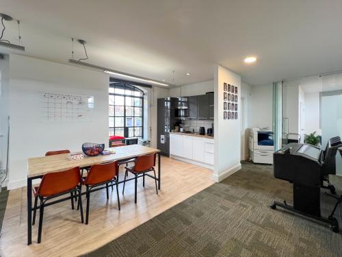 8 & 9 Waterloo Court, 10 Theed Street, Southbank, London, SE1